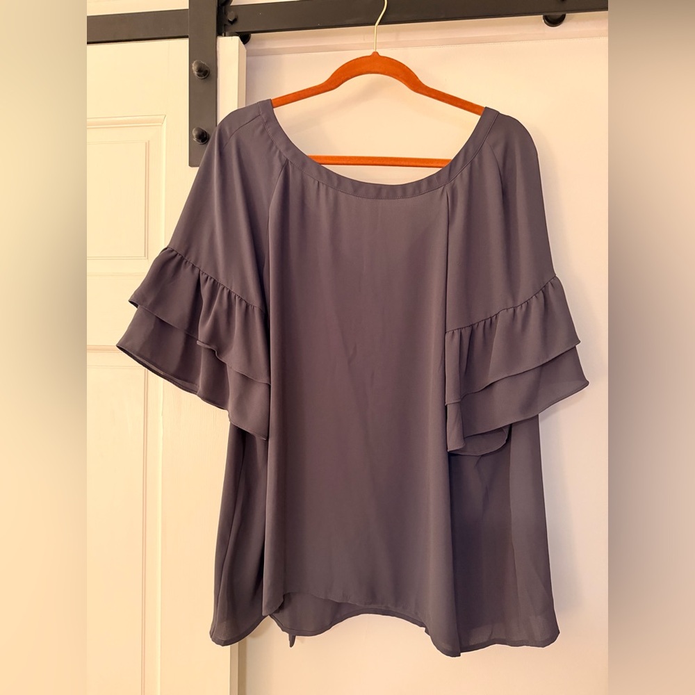 LOFT Gray Ruffle Sleeve Top